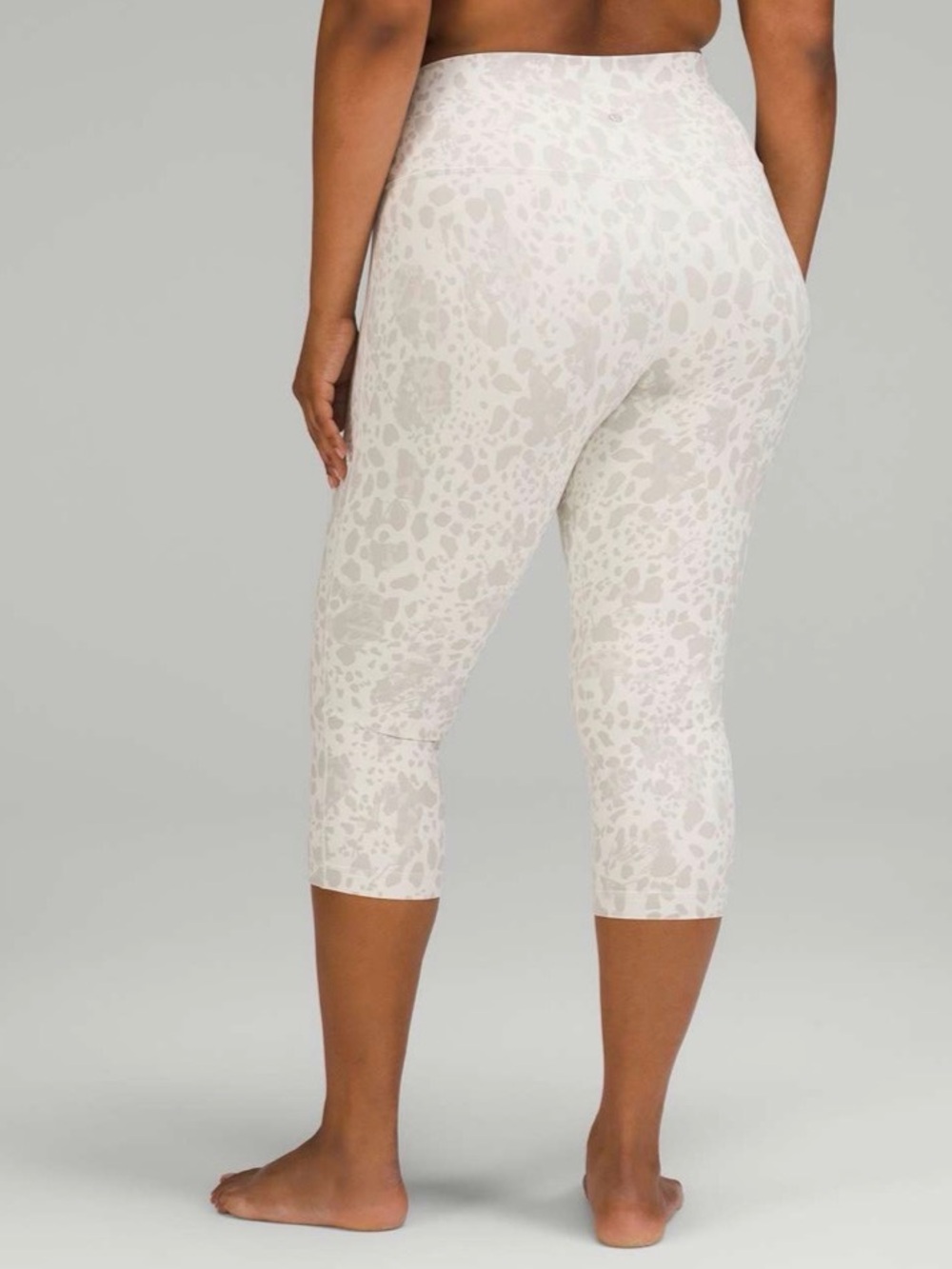 Lululemon Align High-Rise Crop 21"
Cheetah Camo Antique White Multi